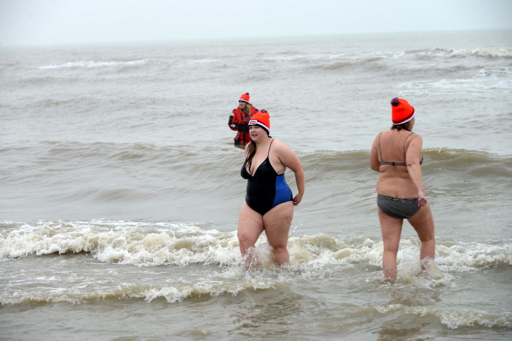 ../Images/Nieuwjaarsduik Noordwijk 2020 122.jpg